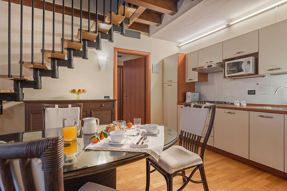 Palazzo Brando - Living Apartments เตรวิโซ ภายนอก รูปภาพ