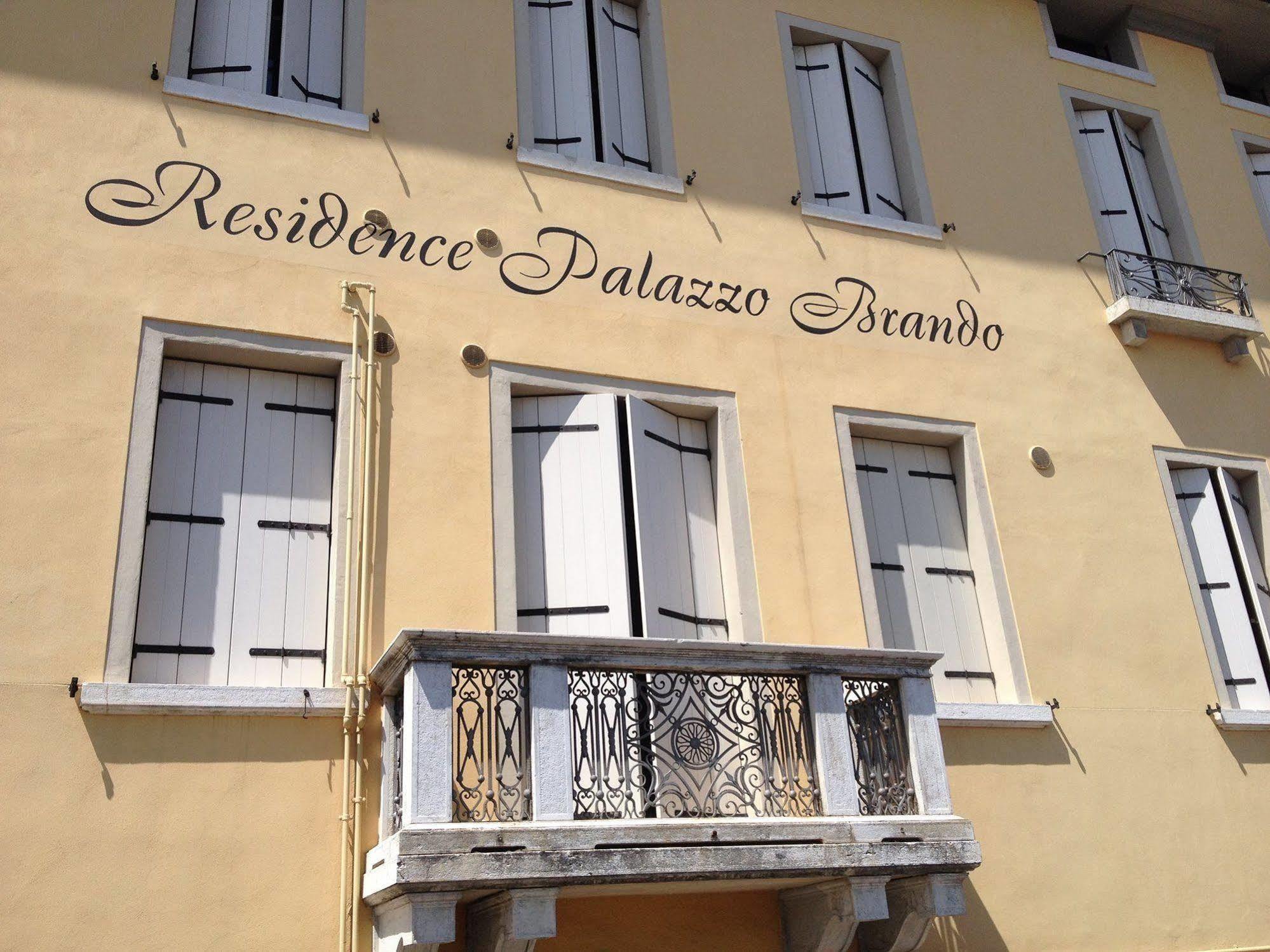 Palazzo Brando - Living Apartments เตรวิโซ ภายนอก รูปภาพ