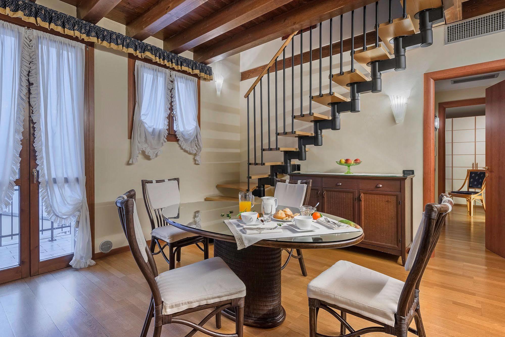 Palazzo Brando - Living Apartments เตรวิโซ ภายนอก รูปภาพ