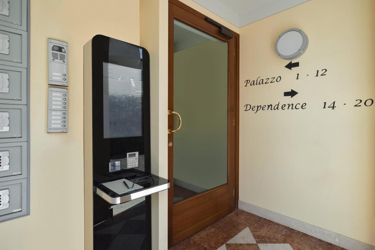 Palazzo Brando - Living Apartments เตรวิโซ ภายนอก รูปภาพ