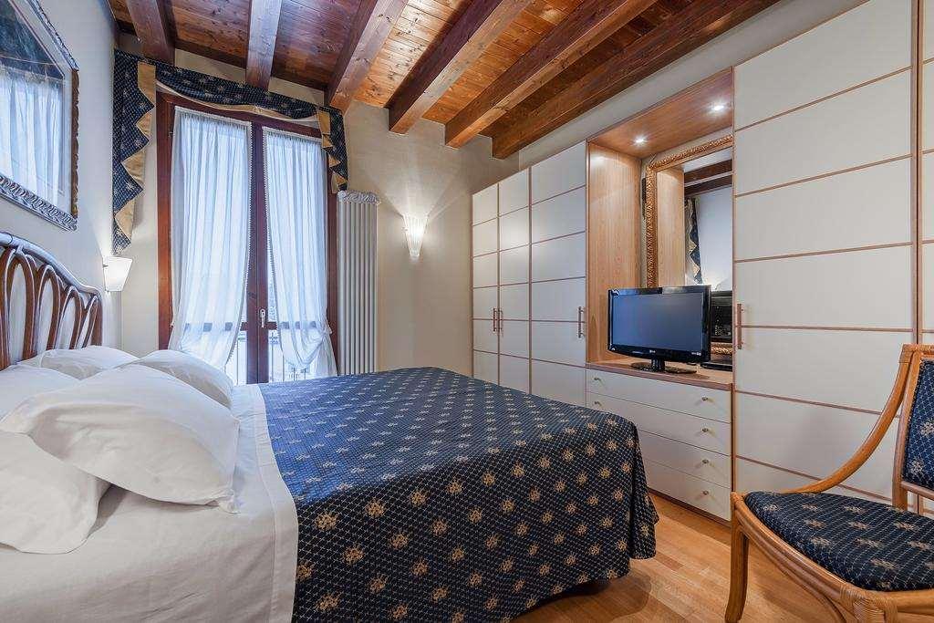 Palazzo Brando - Living Apartments เตรวิโซ ห้อง รูปภาพ
